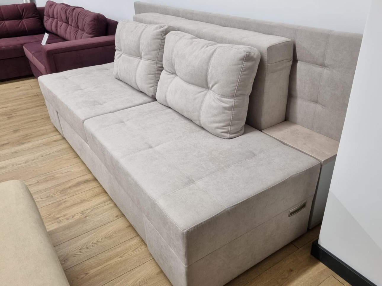 Canapea extensibilă MADRID, cu ladă de depozitare, noptiere integrate, mecanism de extindere „foarfece”, 2350x1050x1000 mm, spațiu de dormit 1550x2050 mm.