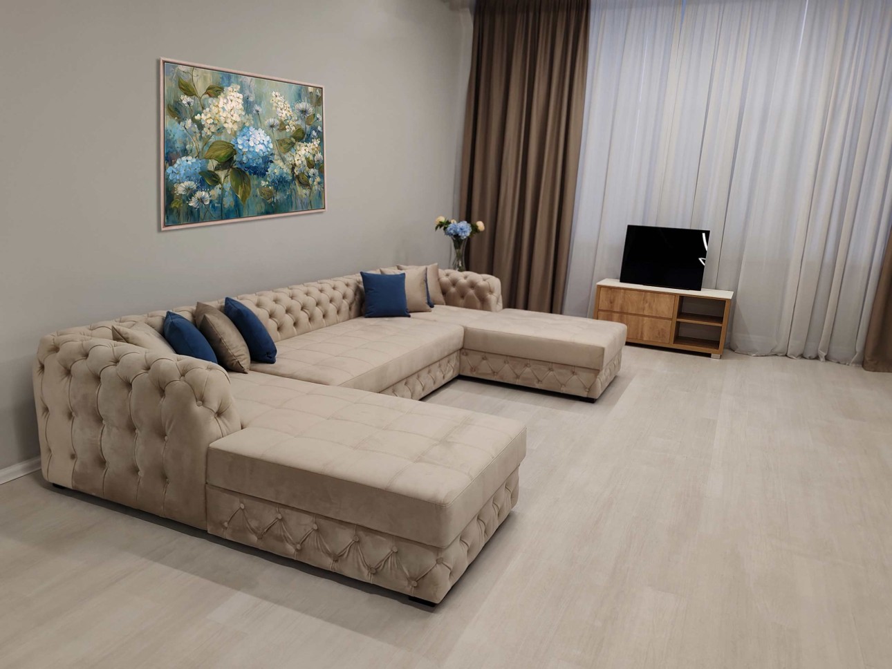 Canapea contemporană cu elemente Capitone