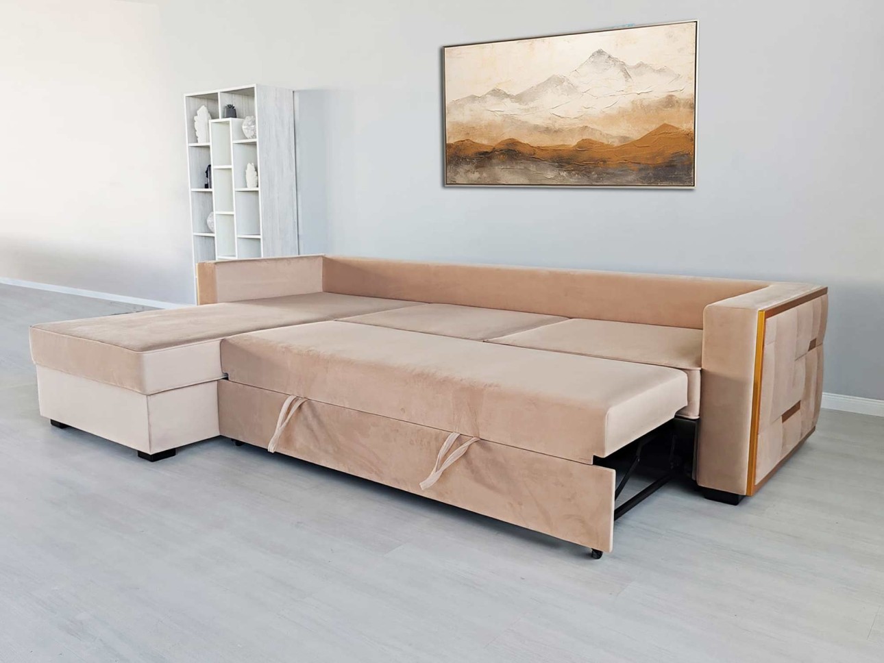 Eleganță Pariziană – Canapeaua "Golden Touch"