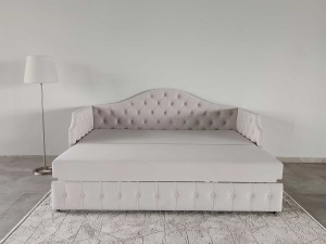 Design Moldovenesc, Rafinament Francez – Divanul "Mademoiselle"