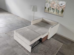 Minimalism Londonez – Sofa în Stil Scandinav