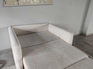 Minimalism Londonez – Sofa în Stil Scandinav
