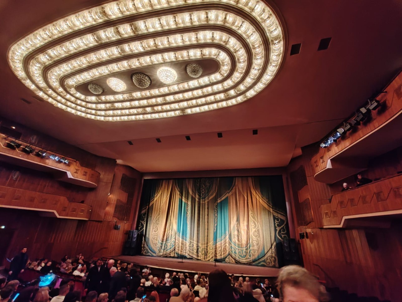 Restaurare Istorică – Scaunele Teatrului Național de Operă și Balet