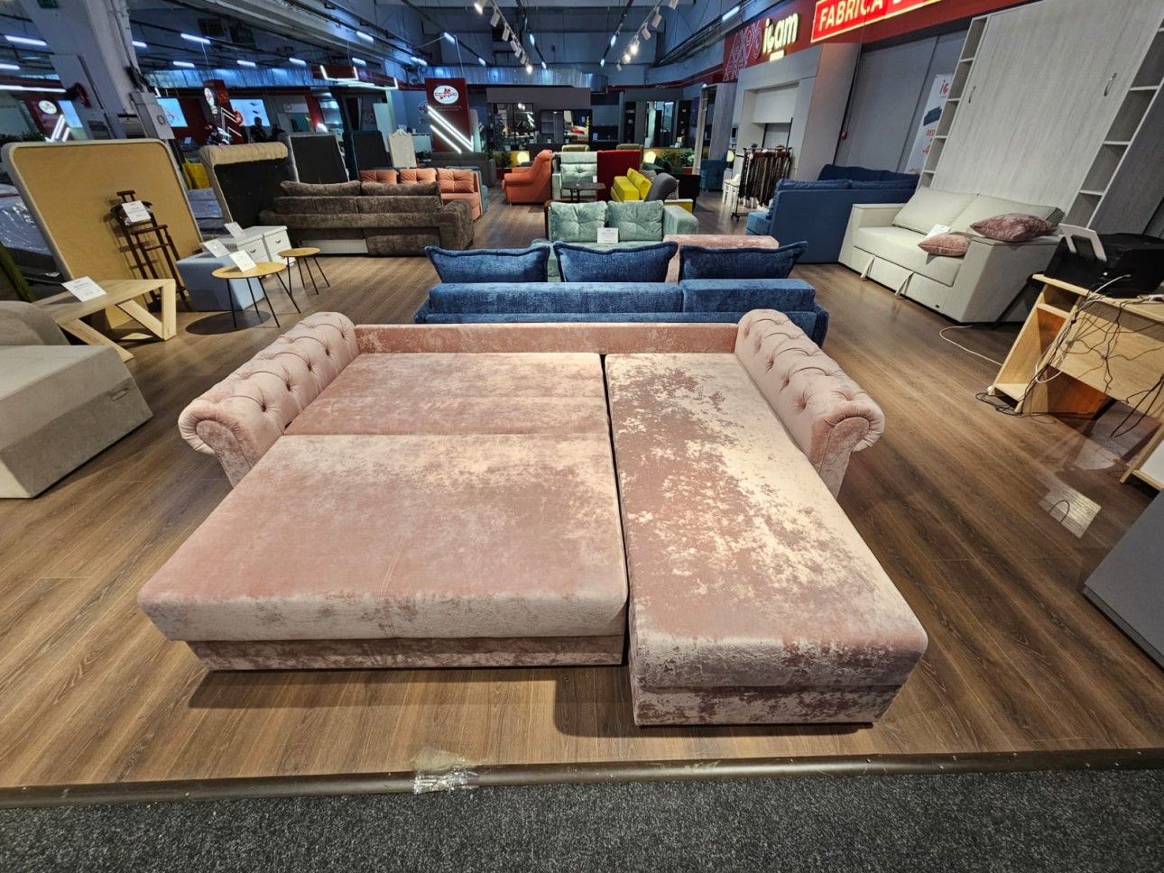 Colțar LUXURY 2, cu ladă de depozitare, șezlong universal, 2500x1800x850 mm, suprafața dormit 2000x1600 mm.